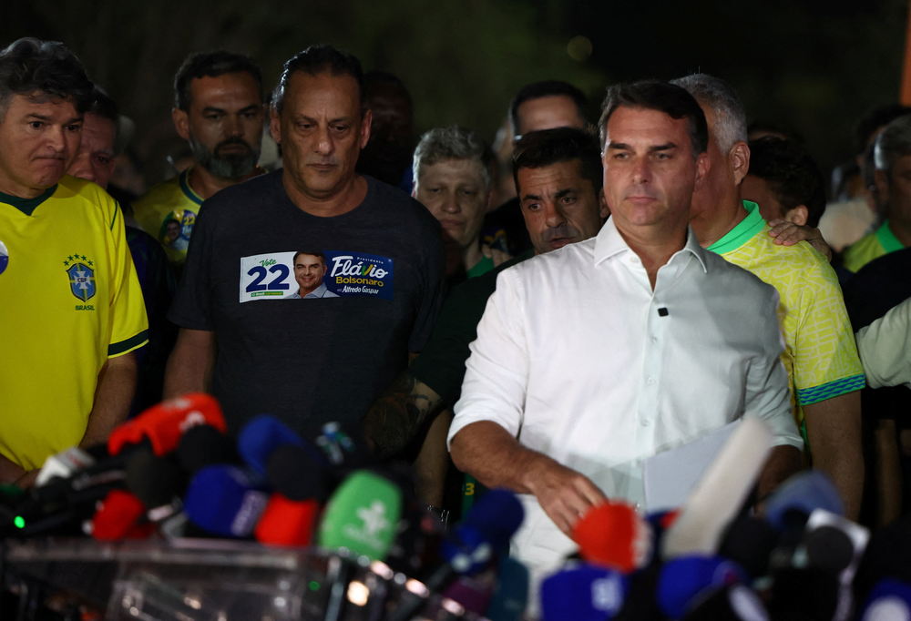 Flávio chama resultado do segundo turno de 'sacanagem', diz ser 'impossível' reconhecer derrota e que tentará anulação