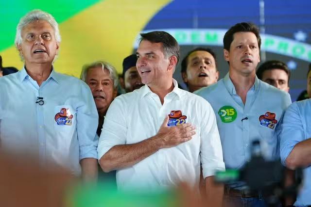 Flávio diz que fala sobre mudar a Constituição 'para redemocratizar o país' se referia à reforma do STF e fim da reeleição