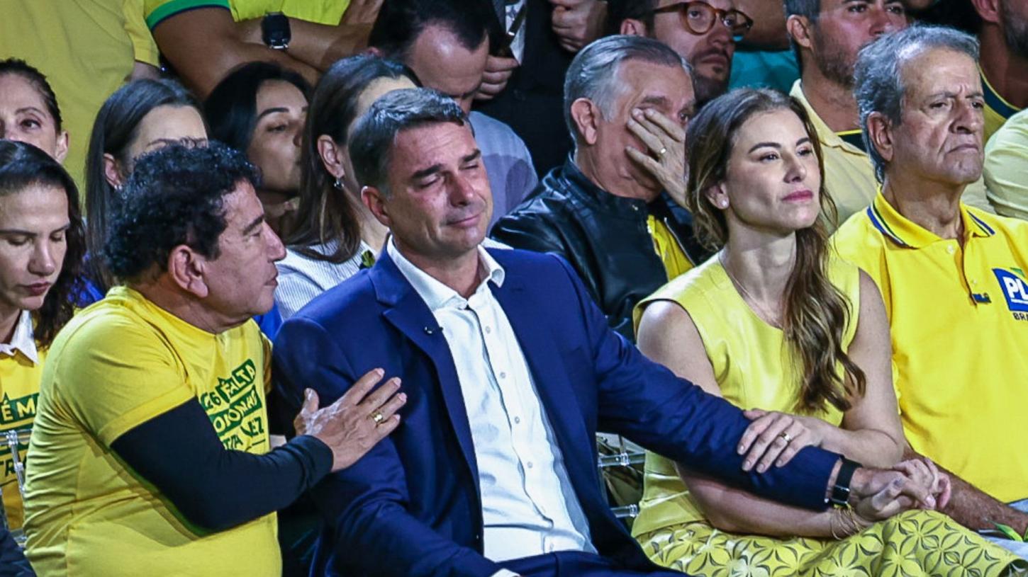 Governo Trump dará visto para Flávio Bolsonaro e permitirá entrada dele nos EUA