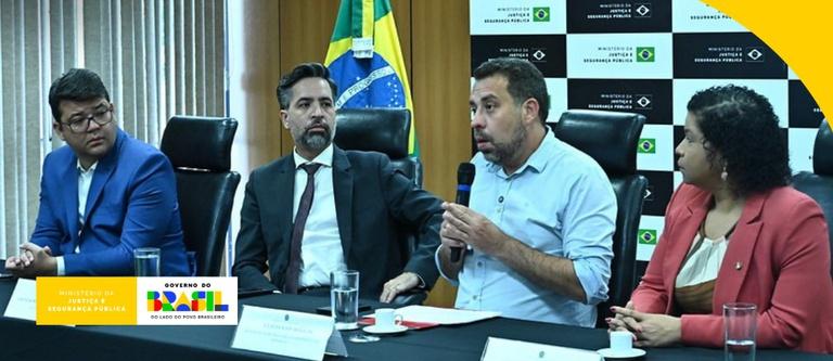 Imprensa inglesa analisa falta de oportunidades de Estêvão no Chelsea: 