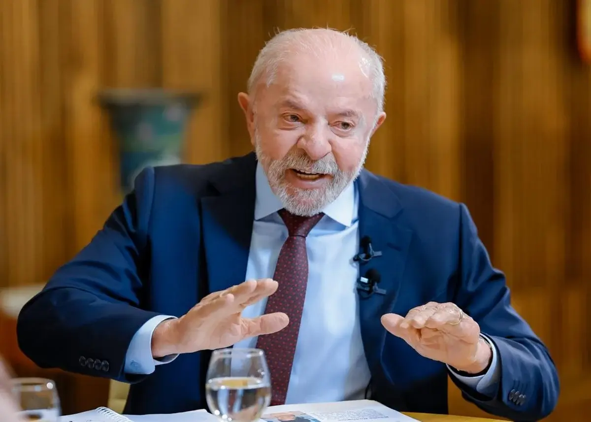 Lula protocola documento no TSE e no STF em que diz que libera a divulgação de sigilos dele e de parentes se Flávio também o fizer