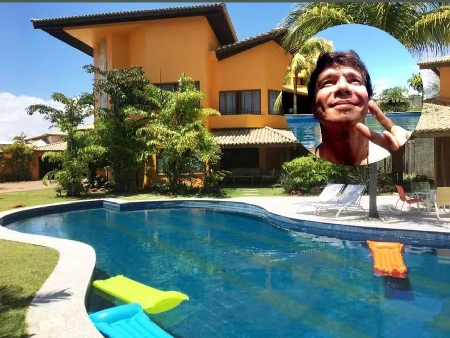 Mansão com piscina-violão, mármore travertino e oito suítes foi o refúgio de Netinho à beira mar na Bahia