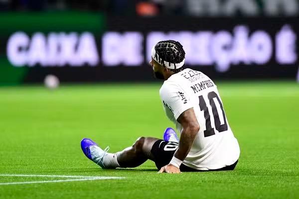 Memphis sofre lesão na coxa e desfalca o Corinthians no Brasileirão