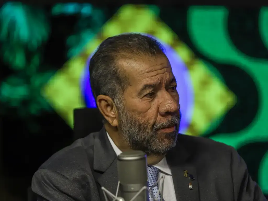 PDT autoriza negociar alianças e prioriza federação com PSB