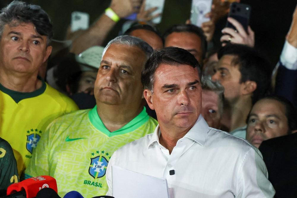 PL, partido de Flávio Bolsonaro, reconhece resultado da eleição, mas cobra esclarecimentos