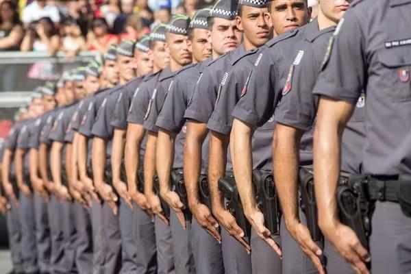 PM é condenado a 1 ano de prisão por se recusar a limpar banheiro de batalhão em SP