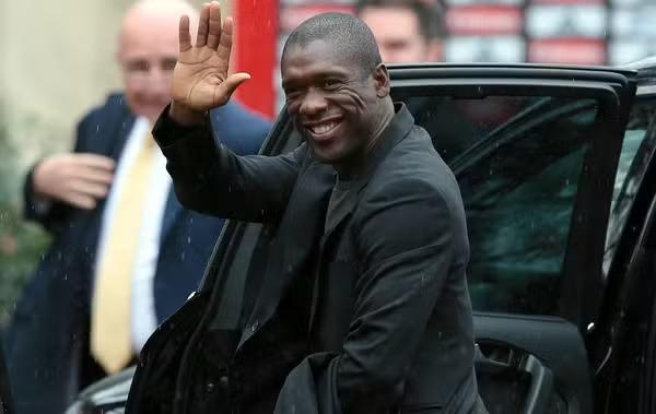 Seedorf chega ao Brasil nesta quarta e terá cinco dias de treino antes de estrear pelo Corinthians