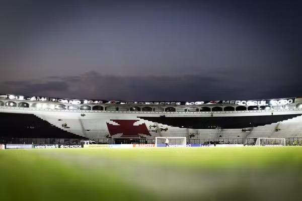 Vasco x Corinthians: onde assistir ao vivo, horário e escalações