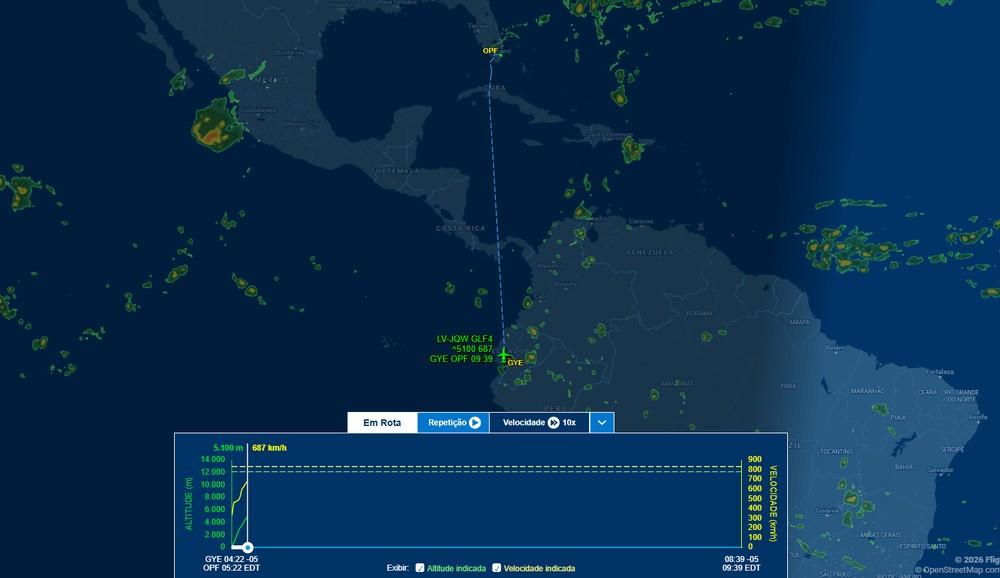 Voo de Flávio Bolsonaro e família deixa Equador com destino a Miami, nos EUA