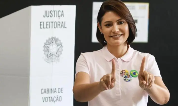 Após Lula ser reeleito, Michelle Bolsonaro diz: 'Deus é o dono do Brasil'
