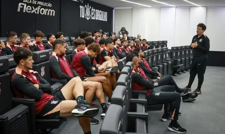 Bastidores: capitães do Corinthians se reuniram com Marcelo Paz para pedir permanência de Diniz