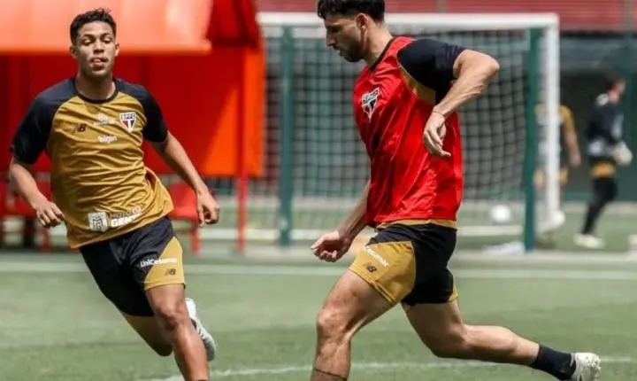Calleri e Luciano participam de parte do treino do São Paulo em preparação para jogo contra o Vasco