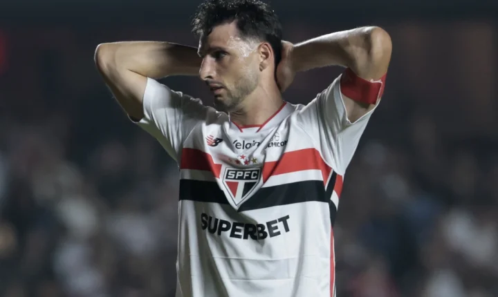 Calleri e os cartões: atacante lidera São Paulo com 11 amarelos e suspensões em jogos importantes