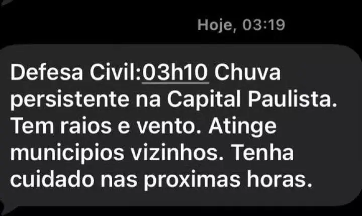 Chuva deixa capital em estado de atenção para alagamentos nesta terça-feira; Defesa Civil emite alerta de raios e vento