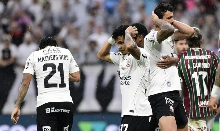 Clássicos e confrontos diretos: a sequência do Corinthians para fugir do Z-4 no Brasileirão