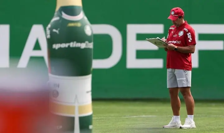 Com Abel Ferreira de volta, Palmeiras tenta manter invencibilidade em clássicos na temporada