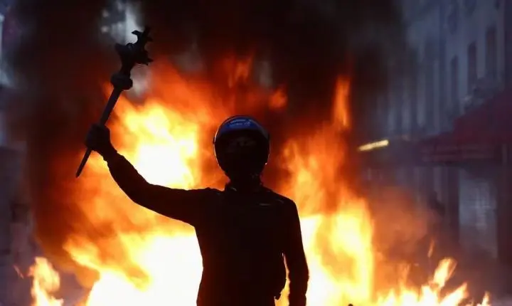 Como protesto estudantil evoluiu na França, levou 500 mil às ruas e mergulhou Paris no caos