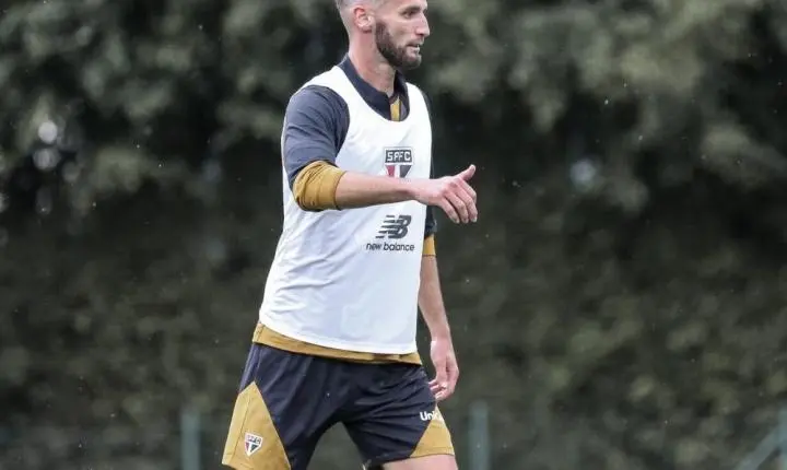 Domingos Duarte rompe ligamento do joelho e não joga mais pelo São Paulo em 2026