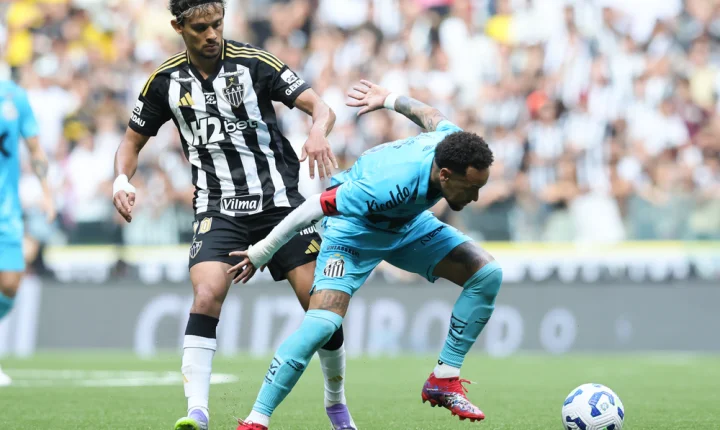 Dúvida contra o Atlético-MG, Neymar atuou 81 minutos no sintético desde a volta ao Santos