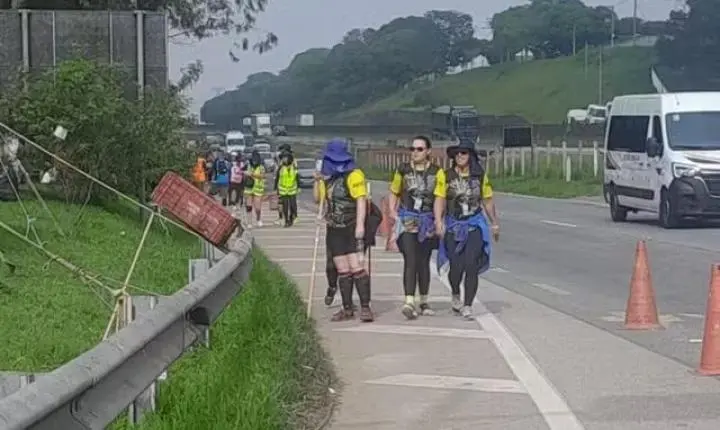 Em dia de maior movimento, 24 mil romeiros passam pela Via Dutra a caminho de Aparecida neste domingo, diz PRF