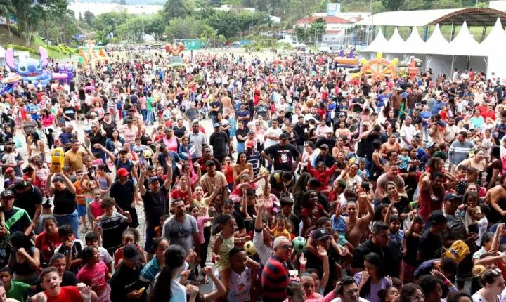 Festa do Dia das Crianças reúne alegria e diversão na Praça de Eventos de Jandira