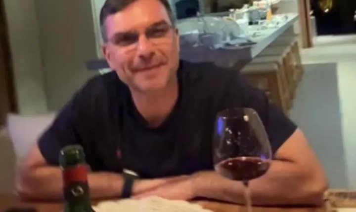 Flávio Bolsonaro era ‘usuário master’ de conta de offshore sócia do jato usado por Vorcaro