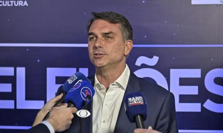 Flávio diz que será 'prazeroso esfregar verdades na cara' de Lula em debate