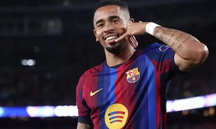 Gabriel Jesus se motiva com números superiores aos de Neymar e R10 no início de Barça: 
