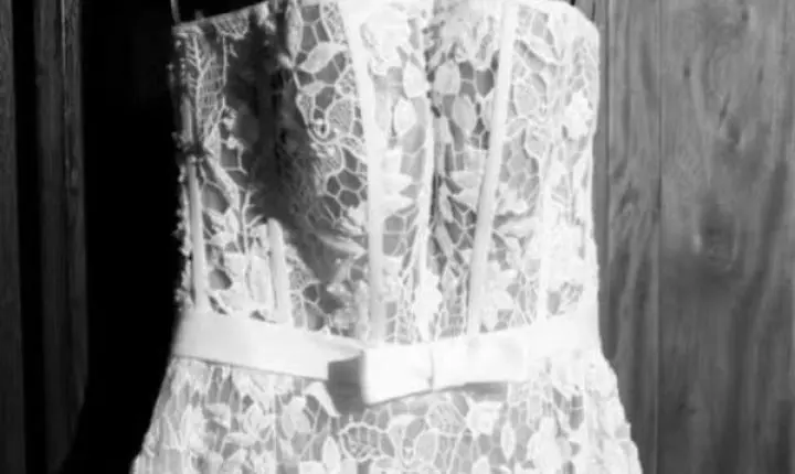Loja de vestidos de noiva que não entregou encomendas anuncia fim das atividades; cerca de 300 clientes tentam reembolso