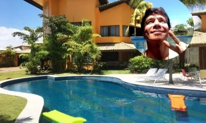 Mansão com piscina-violão, mármore travertino e oito suítes foi o refúgio de Netinho à beira mar na Bahia