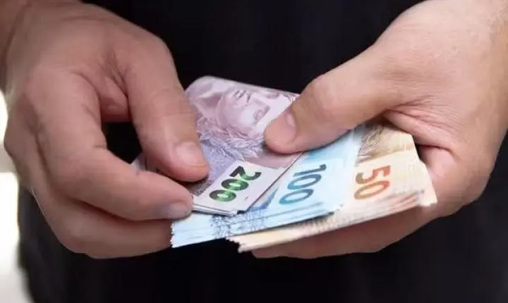 Orçamento 2027: salário mínimo, previsão de contas no azul, reajuste limitado a servidores e 'imposto do pecado'; veja destaques do projeto