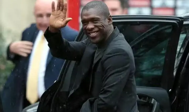 Seedorf chega ao Brasil nesta quarta e terá cinco dias de treino antes de estrear pelo Corinthians