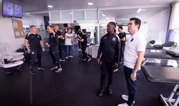 Seedorf pede troca no conteúdo das TVs do CT do Corinthians; veja outras mudanças do técnico