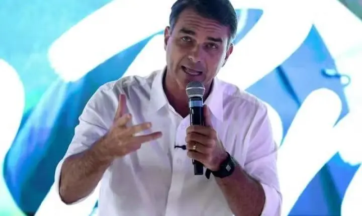 TSE manda Flávio Bolsonaro apagar vídeo enganoso sobre ato pró-Lula na Paulista; ministro vê 'grave manipulação'