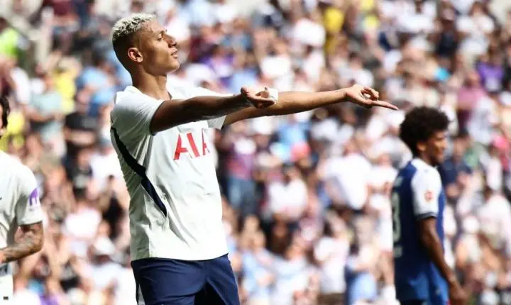 Vasco sinaliza ao Tottenham oferta pela compra de Richarlison e aguarda resposta até esta quinta-feira