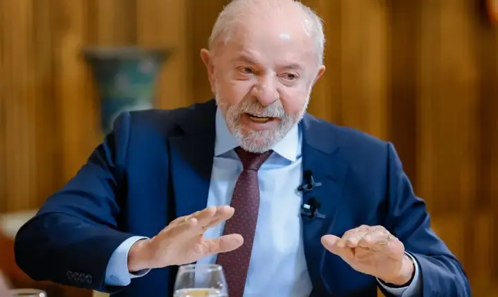 Lula protocola documento no TSE e no STF em que diz que libera a divulgação de sigilos dele e de parentes se Flávio também o fizer